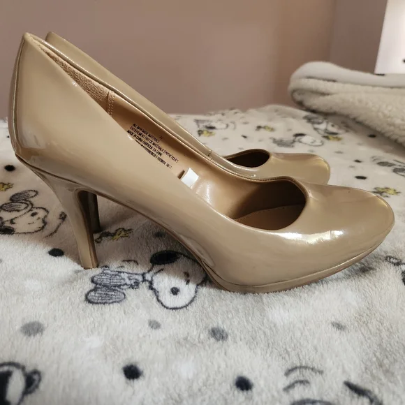 Merona Nude High Heels - Picture 1 of 6